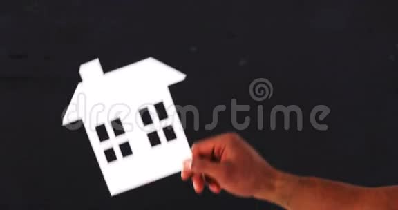 手拿纸从家里剪出来视频的预览图