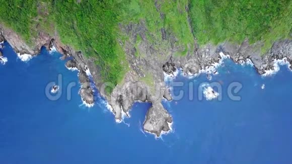 台湾落基海海岸从上面俯瞰空中景色视频的预览图