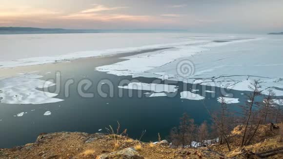 北湖的春冰漂流视频的预览图