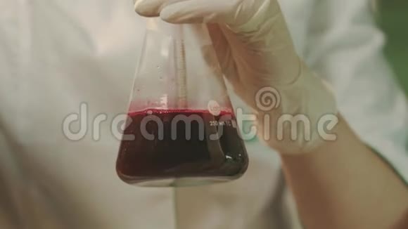 实验室果汁质量检测视频的预览图