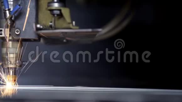 高精度数控激光焊接金属板材高速切割激光焊接激光切割技术激光焊接视频的预览图