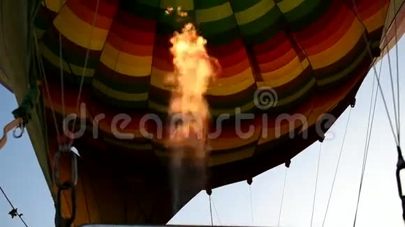 在卢克索上空热气球视频的预览图