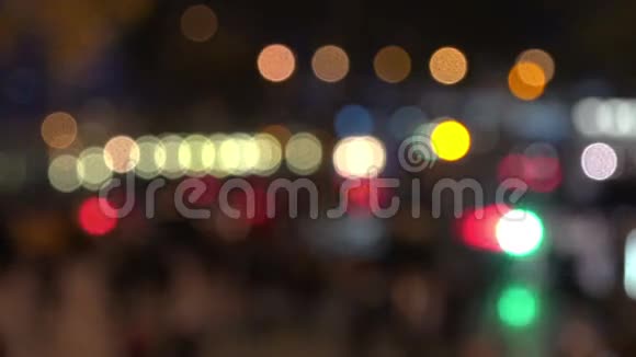 夜间城市灯光散焦视频的预览图