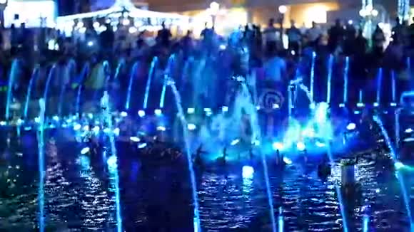 在沙姆沙伊赫夜晚歌唱喷泉视频的预览图