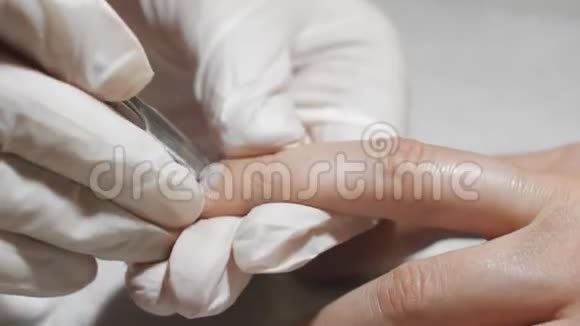 指甲修指甲的过程手法概念视频的预览图