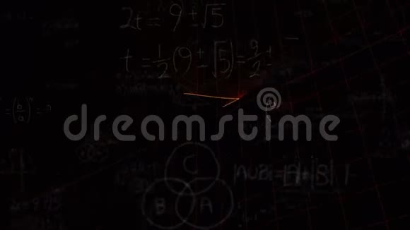 移动黑暗背景的数学公式视频的预览图