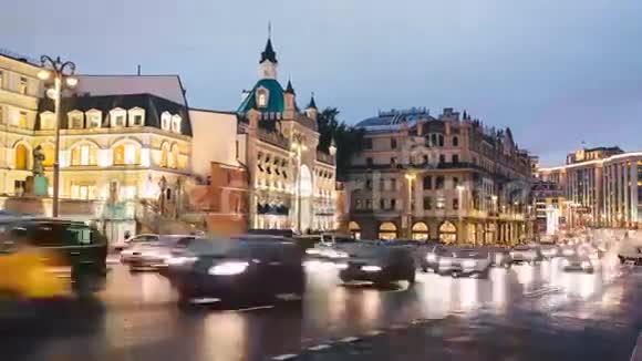历史中心莫斯科市中心与汽车交通的时间推移视图视频的预览图