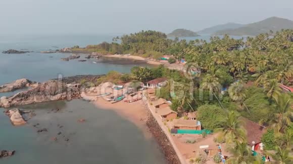 印度果阿州美丽的Pathem海滩鸟瞰景观视频的预览图