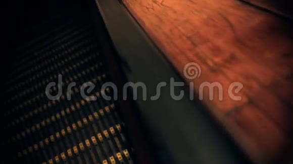 经典复古运动楼梯视频的预览图