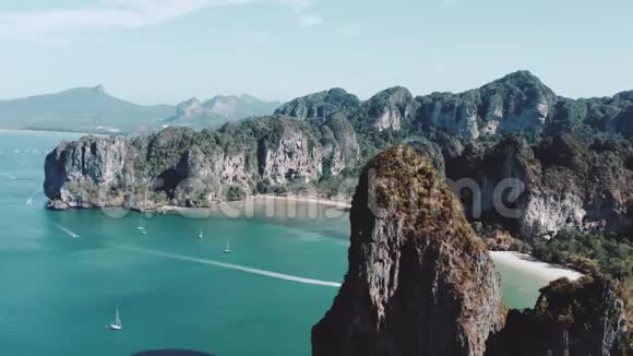 泰国美丽的Railay海滩的鸟瞰图视频的预览图