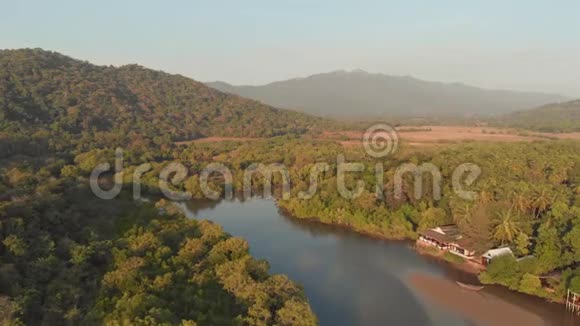 美丽的Palolem海滩鸟瞰景观印度的果阿州视频的预览图