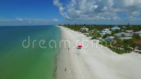 空中无人机视频堡垒迈尔斯海滩FL2视频的预览图
