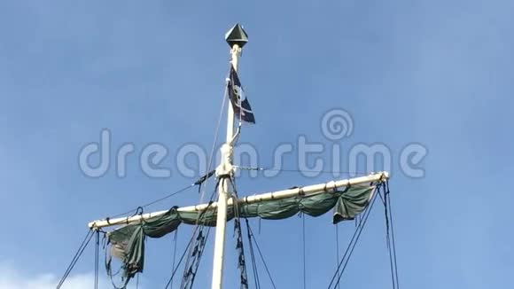 历史上帆船上的海盗旗视频的预览图