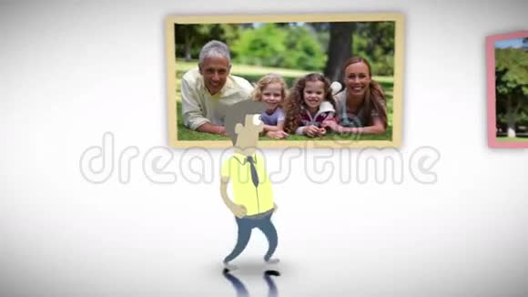 一个白色背景的公园里的家庭录像视频的预览图