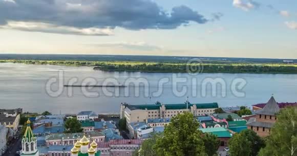 诺夫哥罗德俄罗斯白天时光流逝伏尔加河的景色视频的预览图