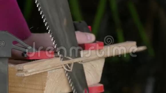 锯木木板视频的预览图