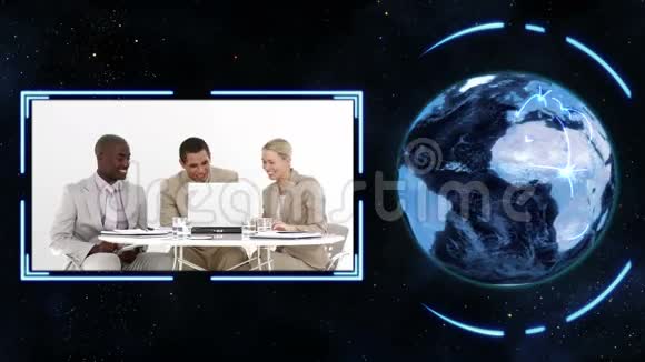 地球转动它的轴长边视频商务人员在工作与地球图像的纳视频的预览图