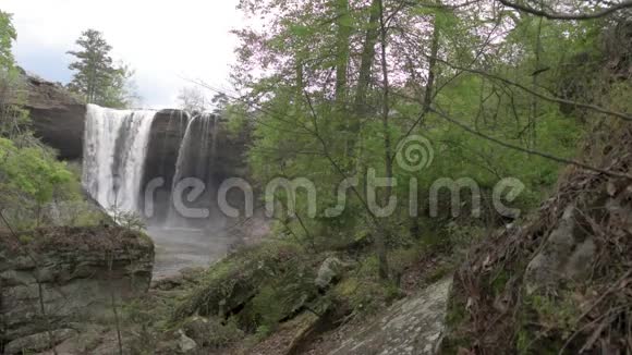 美国阿拉巴马州诺卡卢拉瀑布公园视频的预览图