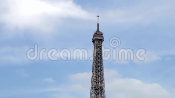法国巴黎早上埃菲尔铁塔立式平底锅视频的预览图
