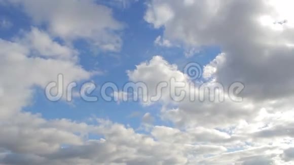 蓝天上的白云视频的预览图