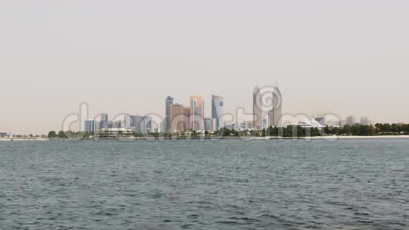 迪拜城市棕榈观Tecom著名建筑塔4k阿联酋视频的预览图