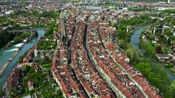 瑞士伯尔尼老城的鸟瞰图视频的预览图