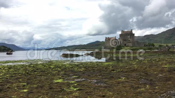 4K超高清风景如画的苏格兰艾琳多南城堡视频的预览图