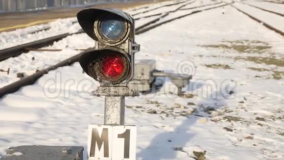 铁路交通值得铁路在冬天与雪保持距离视频的预览图
