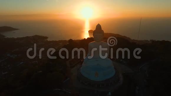 空中大佛美丽的日落视频的预览图