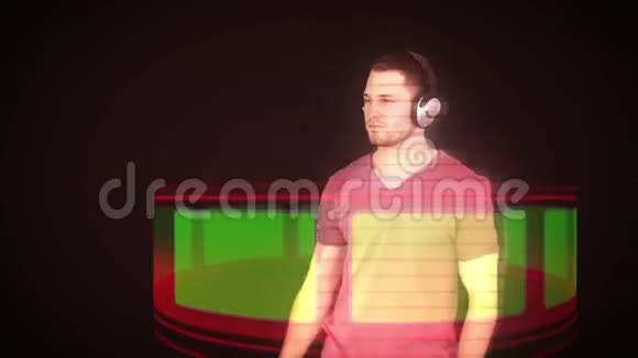 一个男人在色度键屏幕上选择音乐的未来主义视频视频的预览图