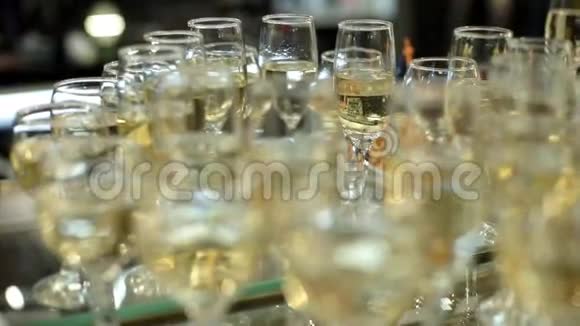 香槟杯视频的预览图