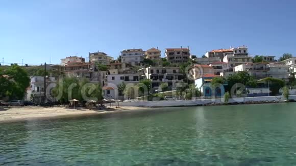 海滩和村庄斯卡拉马里恩塔索斯希腊视频的预览图