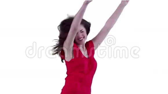 女人一边兴奋地跳着一边吹着头发视频的预览图