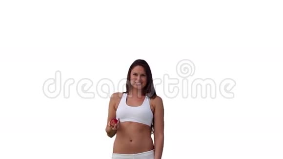 女人玩着抛球和接球视频的预览图