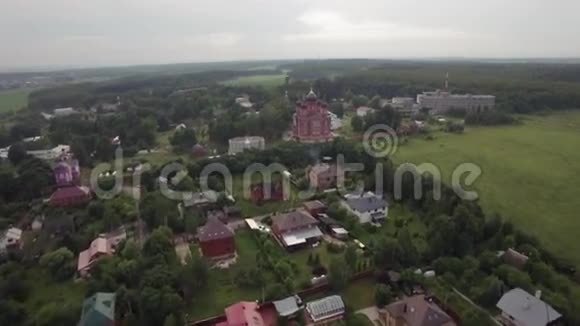乘坐升天大教堂飞越卢基诺村视频的预览图