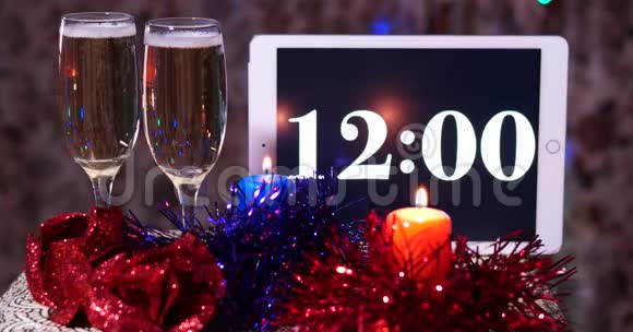 新年桌上有香槟视频的预览图