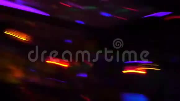 派对上的灯光效果视频的预览图