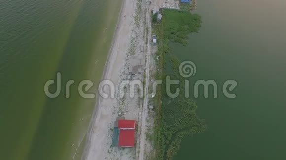 海岸线的高空拍摄视频的预览图