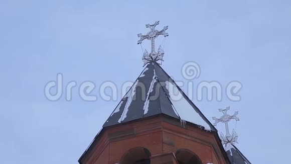 冬天的基督教会著名的圣格雷戈里提格兰荣誉教堂周围是冬季景观这就是视频的预览图