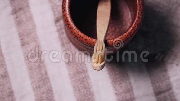 传统环保木竹牙刷视频的预览图