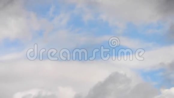 天空中云的高清快速移动特写视频的预览图
