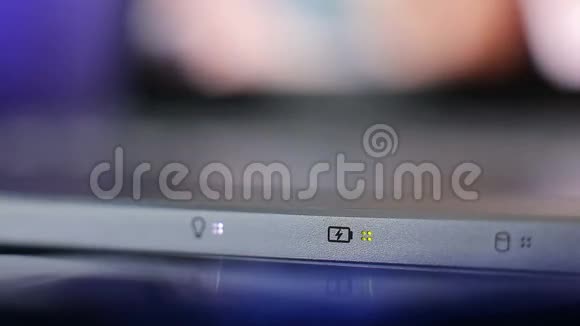 铝手提电脑led指示灯视频的预览图