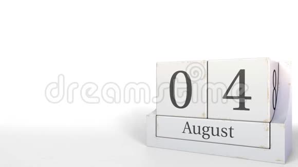 木立方体日历显示8月4日3D动画视频的预览图