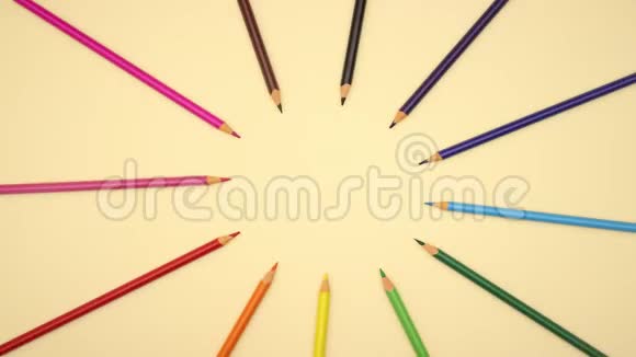 五颜六色的铅笔到处都是视频的预览图