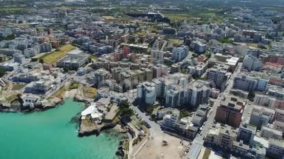 意大利白城垄断和蓝海海岸线视频的预览图