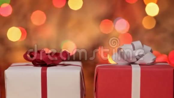 圣诞礼品盒灯光模糊视频的预览图