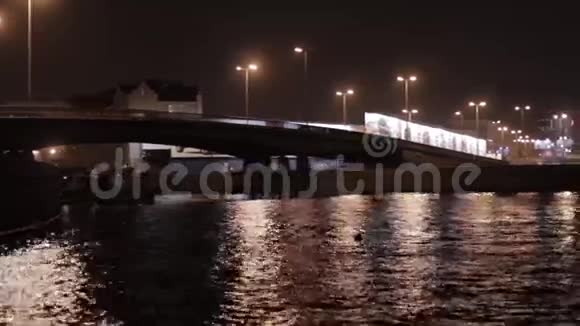 夜城桥河景盘横着照明视频的预览图