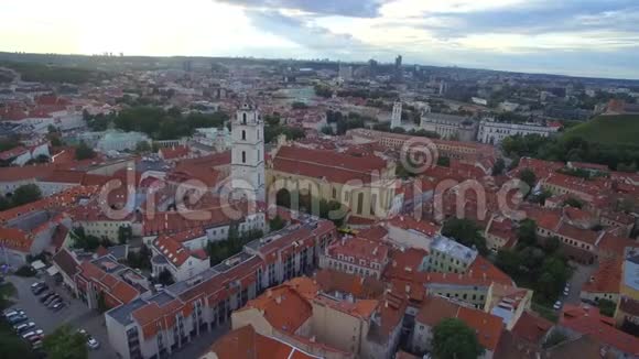 维尔纽斯老城有美丽的城市景观和著名的观光对象立陶宛视频的预览图