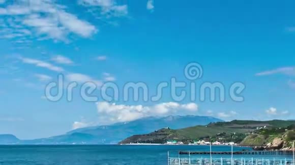 风景秀丽的黑海码头夏季全景视频的预览图