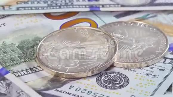 100美元以上的钞票背景旋转视频的预览图